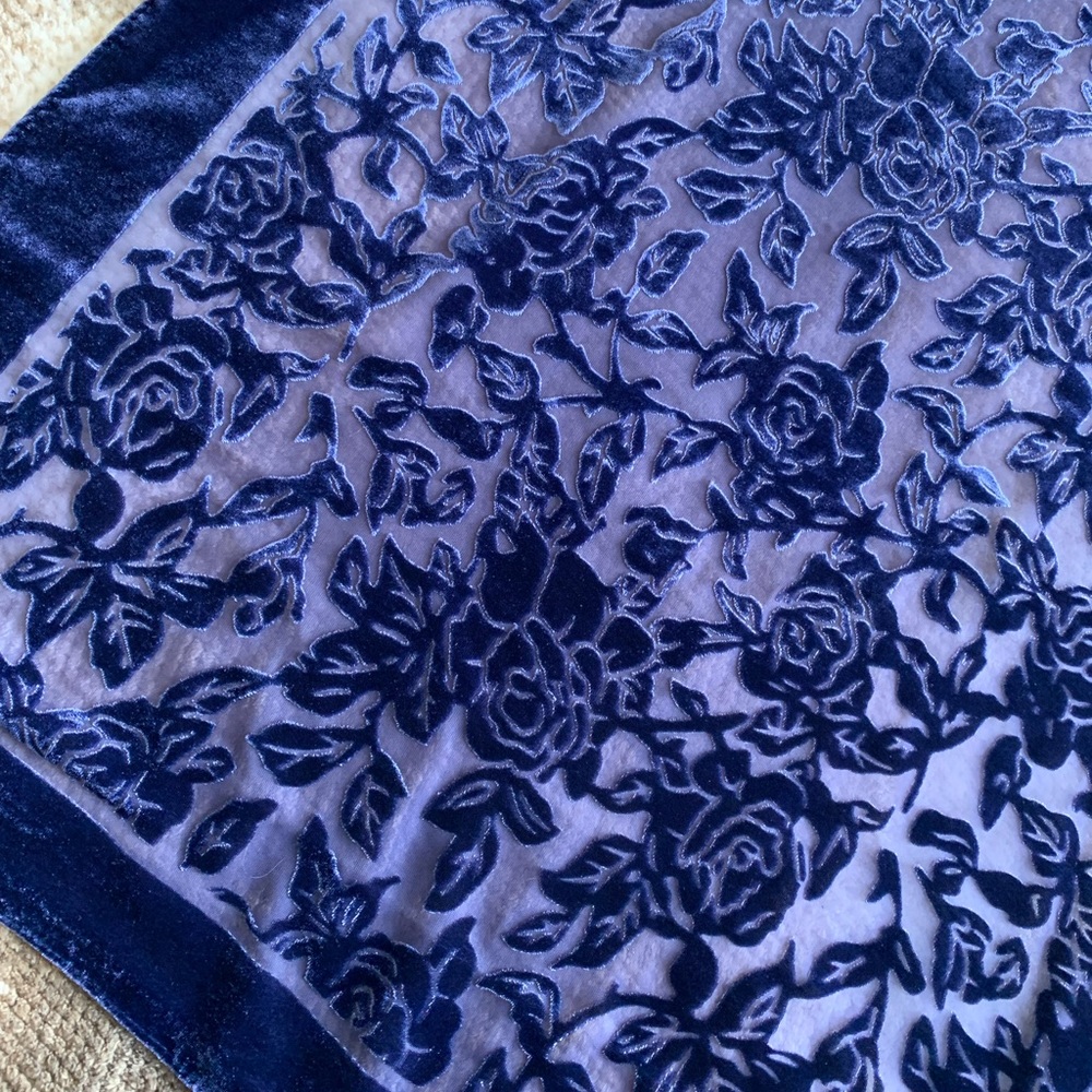 💙💐Navy Blue Floral Velvet Shawl 💐💙